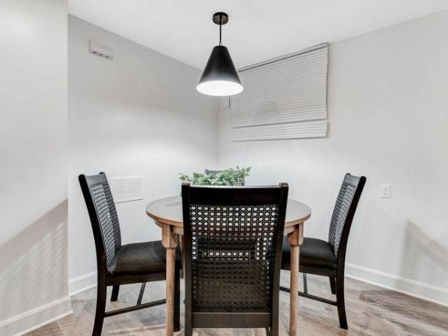 2 327 Catherine Street, Ottawa, ON