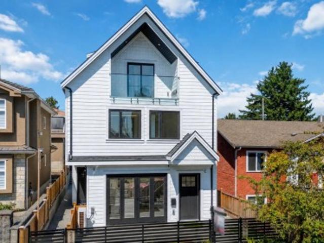2 3271 Georgia Street E, Vancouver, BC, V5K 2L2 duplex for sale | Listing ID R3155 | Royal LePage