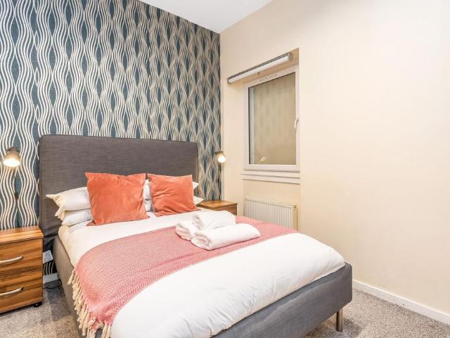 2 3 4 Edmonstone's Close, City of Edinburgh, EH1 2HB, United Kingdom | 2 bed apartment for rent #116881770 | Rentberry