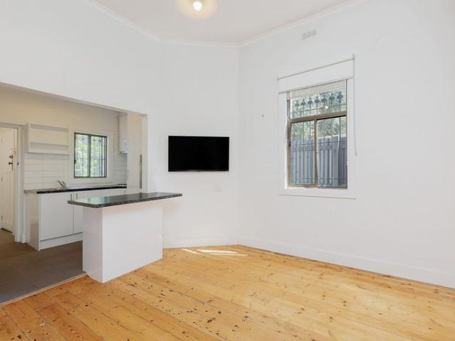 2 3 bedroom home moments from Rathdowne Village
