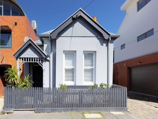 2 3 bedroom home moments from Rathdowne Village