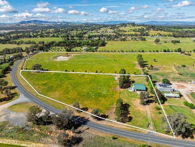 2.3 Hectares Of Lifestyle Opportunity With Hume Weir Views