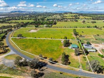 2.3 Hectares Of Lifestyle Opportunity With Hume Weir Views