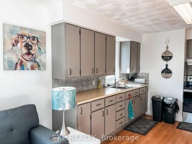 2 4564 Ste Catherine Street, The Nation
