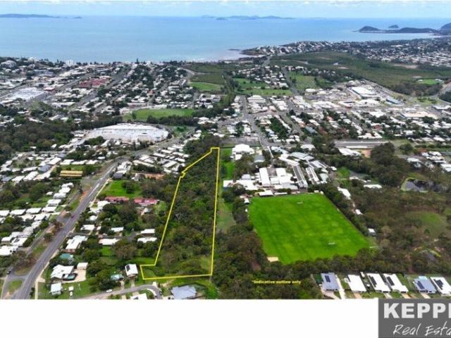 2.435 HA 6 acres a landmark in the centre of Yeppoon