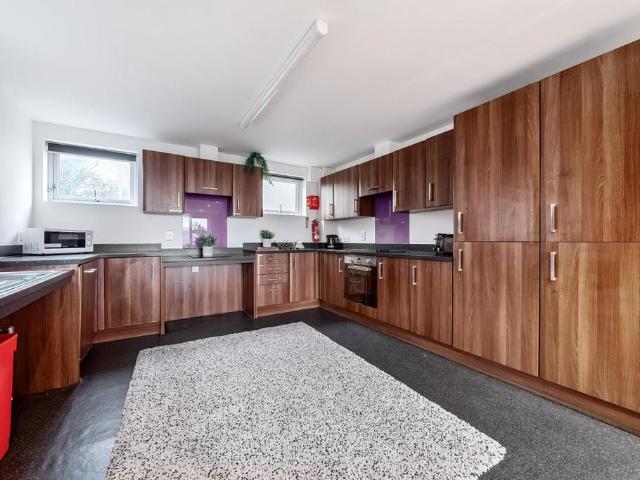 2 4 Plymbridge Lane FA, Plymouth. 1 bed flat to rent £563 pcm £130 pw