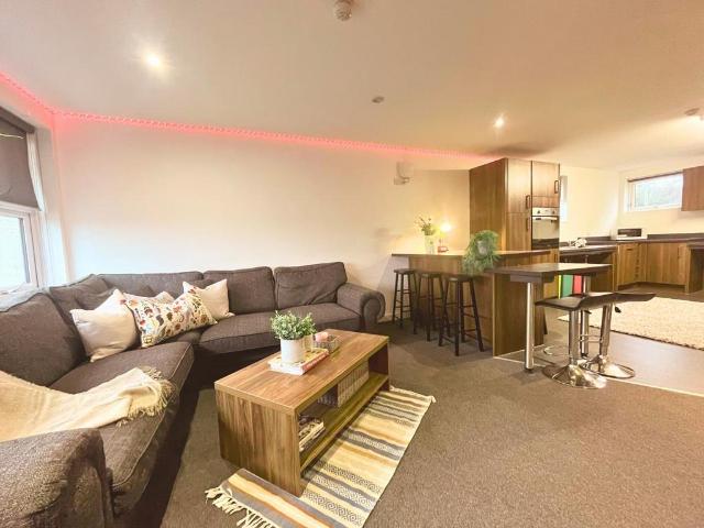 2 4 Plymbridge Lane, Plymouth PL6 6 bed flat to rent £3,380 pcm £780 pw