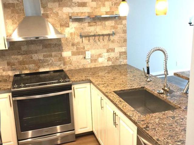 $2,550 / 2br – 1130ft2 – Over 1100 SQ FT OF LIVING AREA WITH 2 bedrooms, 2 baths R0100
