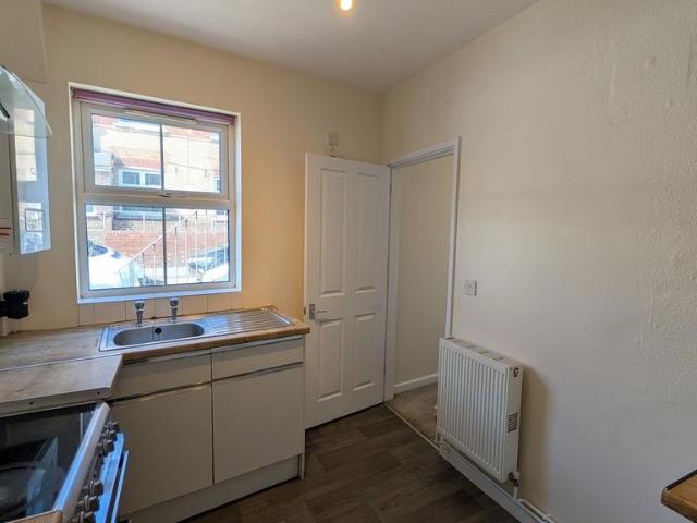 2 58 Portland Road, Wyke Regis 1 bed apartment to rent £875 pcm £202 pw