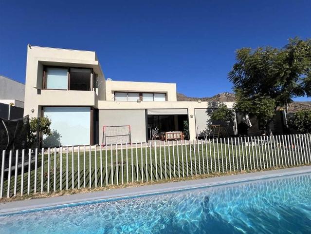$ 2.500.000 Casa en Arriendo en Colina 6 dormitorios 6 baños / Magnolia Property