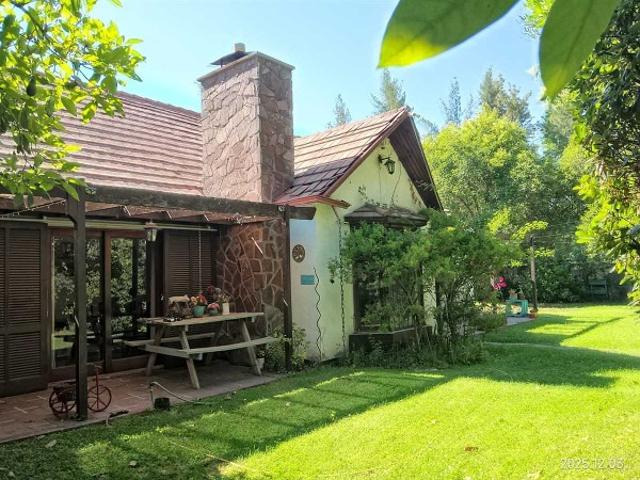 $ 2.500.000 Casa en Arriendo en Las Condes 5 dormitorios 3 baños / Corredores Premium Chile SpA