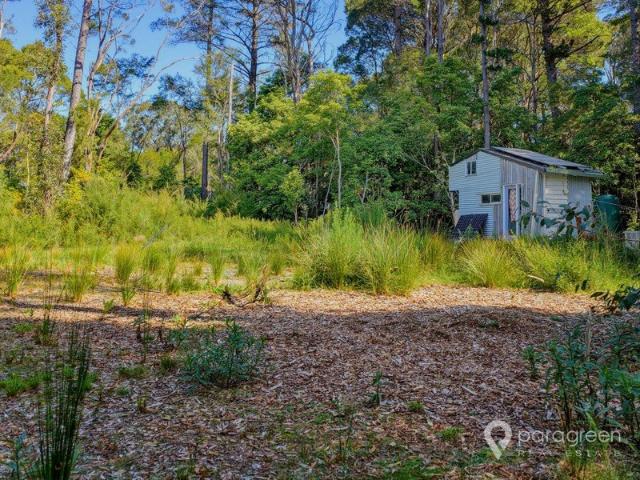 2.5 Acre Bushland Retreat on the Edge of Town