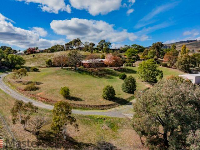 2.5 ACRES A Private Country Haven STEEL FRAMED MASTERPIECE Crafted with Strength & Heart