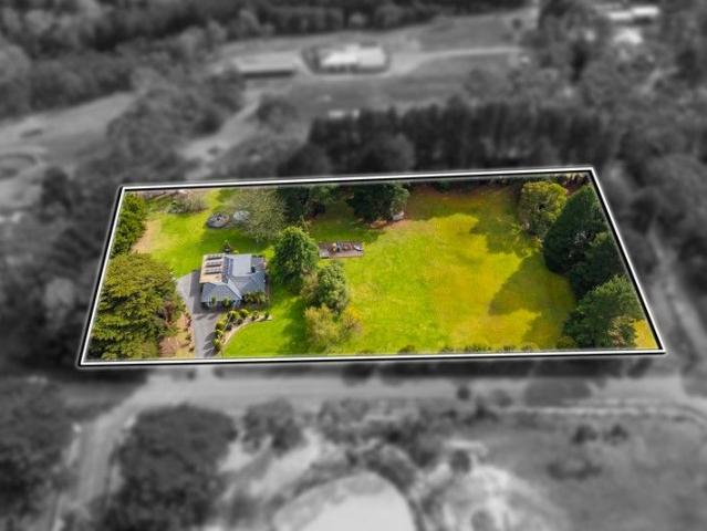 2.5 Acres of Nature & Bliss!