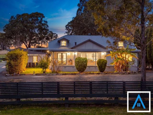 2.5 Acres Three Dwellings Pool Huge Storage & Workshop
