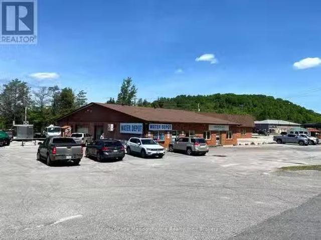 2 5 Bobcaygeon Road, Minden Hills Lutterworth, ON, K0M 2K0.