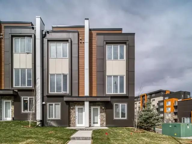 2.5 Bedroom Townhouse Calgary AB 104141029