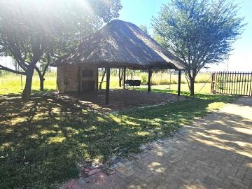 2.5 Bedroom Townhouse To Let in Modderfontein AH