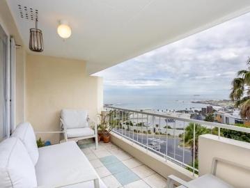 2.5 Bedroom Apartment in Camps Bay