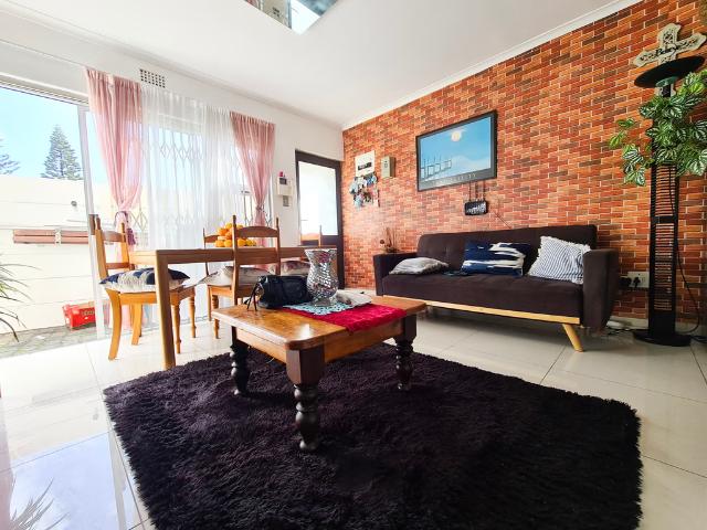 2.5 Bedroom Apartment To Let in Bloubergrant