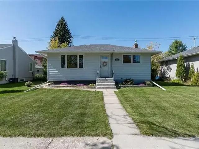 2.5 Bedroom House Winnipeg MB 105023149