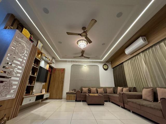 2.5 BHK Apartment in Vaishno Devi Circle for rent Ahmedabad. The reference number is 21347343