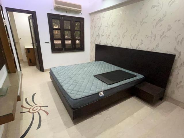 2.5 BHK Apartment in DLF Phase 2 for rent Gurgaon. The reference number is 20672239