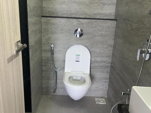 2.5 BHK Apartment in Jogeshwari West for rent Mumbai. The reference number is 21058321
