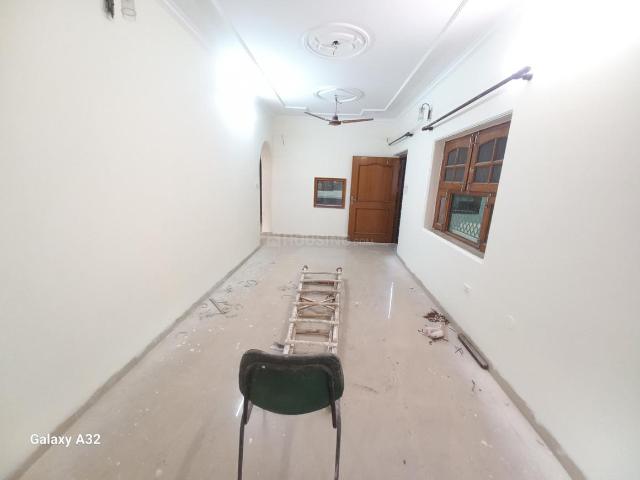 2.5 BHK Apartment in Mayur Vihar Phase 1 for rent New Delhi. The reference number is 21100882