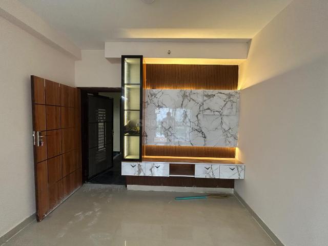 2.5 BHK Apartment in Noida Extension for rent Greater Noida. The reference number is 21085574