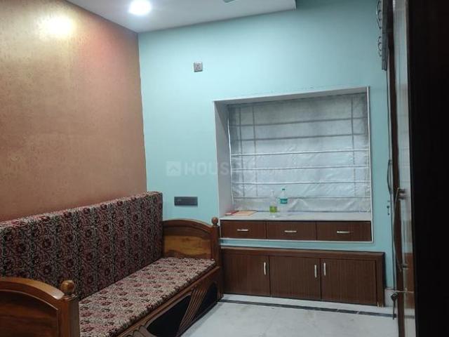 2.5 BHK Apartment in Paikpara for rent Kolkata. The reference number is 20288467