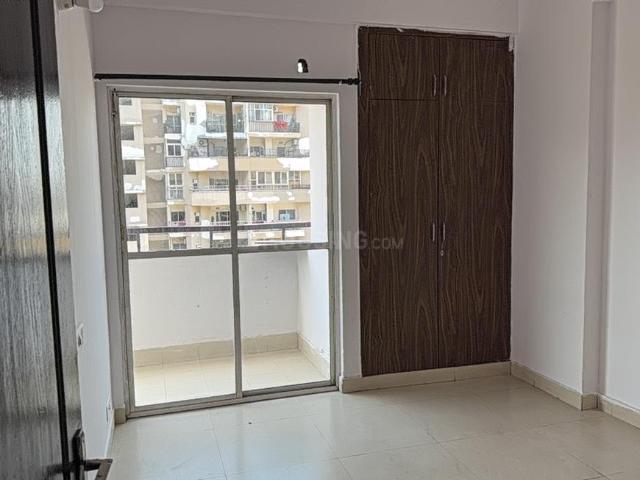2.5 BHK Apartment in Sector 75 for rent Noida. The reference number is 19914926