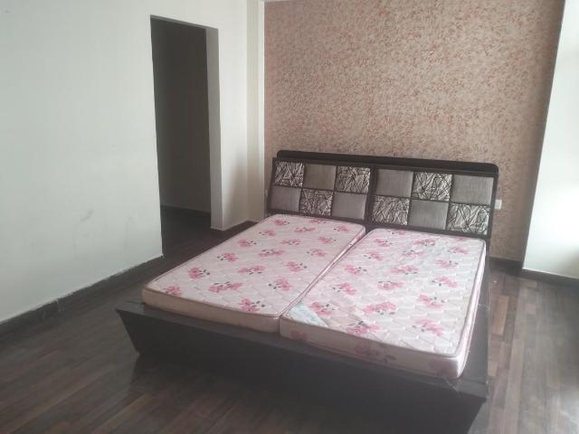2.5 BHK Apartment in Sector 77 for rent Noida. The reference number is 20766532