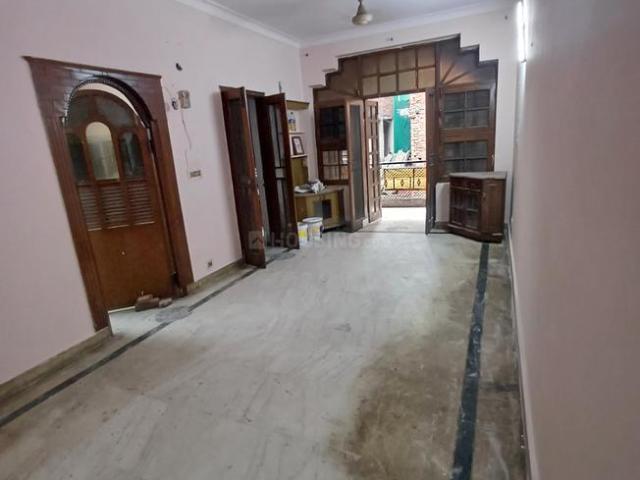 2.5 BHK Independent Builder Floor in Mukherjee Nagar for rent New Delhi. The reference number is 20236577