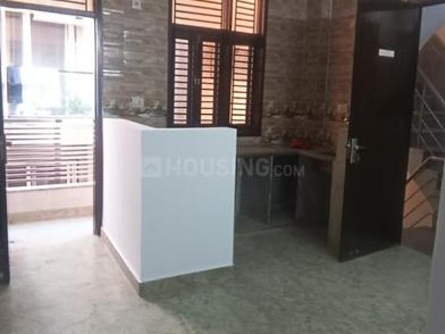 2.5 BHK Independent Builder Floor in Mukherjee Nagar for rent New Delhi. The reference number is 21332587
