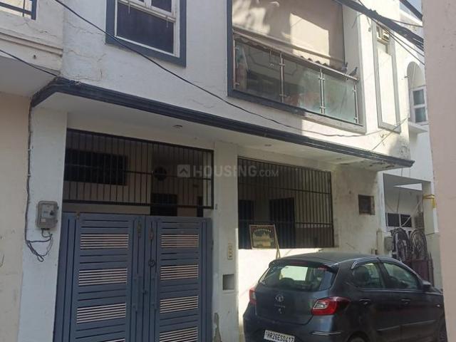 2.5 BHK Independent House in Ashok Vihar Phase 1 for rent Gurgaon. The reference number is 20714645