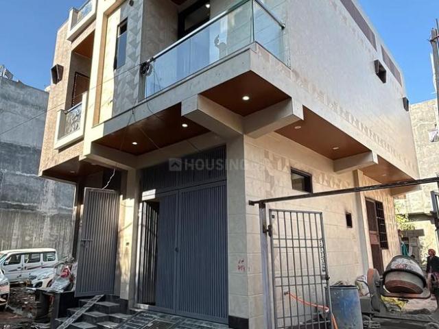 2.5 BHK Independent House in Dwarka Mor for resale New Delhi. The reference number is 19587882
