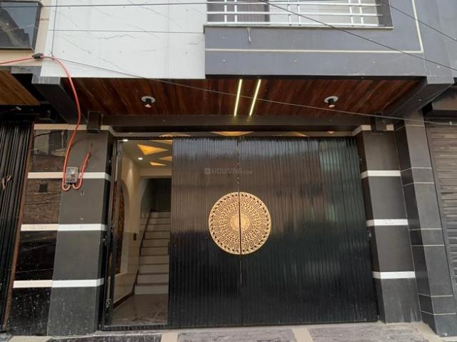 2.5 BHK Independent House in Dwarka Mor for resale New Delhi. The reference number is 20576502
