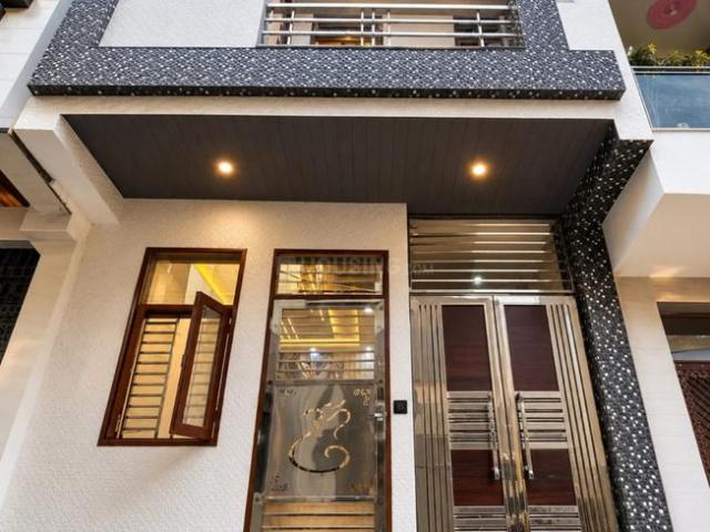 2.5 BHK Independent House in Dwarka Mor for resale New Delhi. The reference number is 20801503