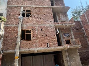 2.5 BHK Independent House in Haiderpur for resale New Delhi. The reference number is 20197142