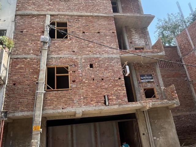 2.5 BHK Independent House in Haiderpur for resale New Delhi. The reference number is 20197142
