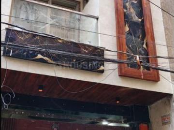 4 BHK Independent House in Dwarka Mor for resale New Delhi. The reference number is 19631327