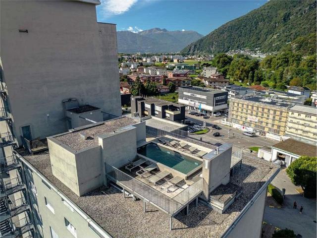 2,5 locali moderno con piscina e vista Alpi Arbedo