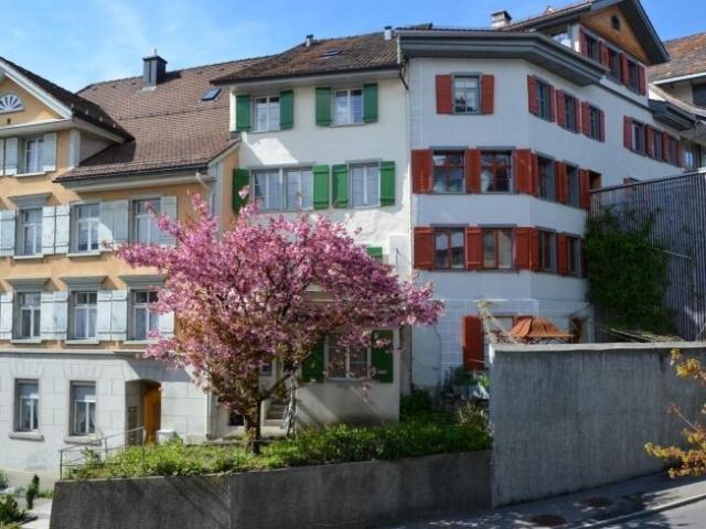 2.5 room apartment in the old town with sunny balcony