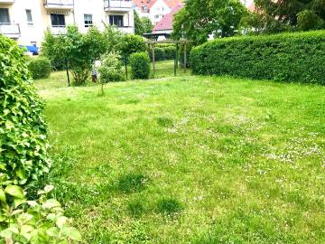 2.5 room apartment, quiet outskirts, 15 min to center Leipzig, 5 min to the highway+5 min to the lake, in the green with garden + carport Leipzig Amsterdam Apartments for Rent