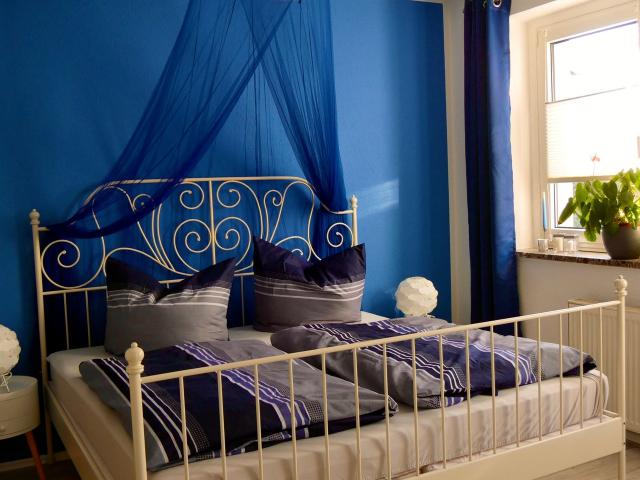 2.5 room apartment, quiet outskirts, 15 min to center Leipzig, 5 min to the highway+5 min to the lake, in the green with garden + carport Leipzig Amsterdam Apartments for Rent