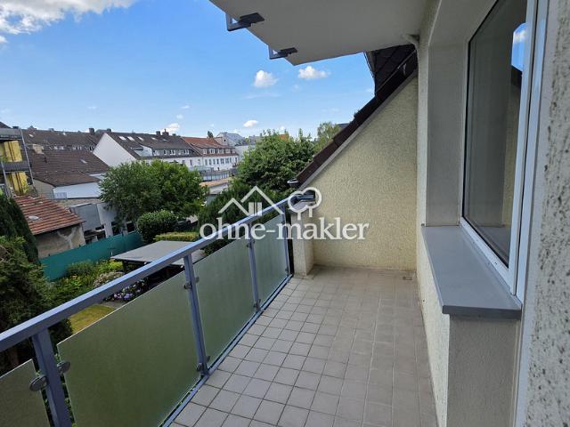 2,5 Raum Erstbezug nach Sanierung, citynahe Lage, Balkon, Bad: Wanne + sep. Dusche