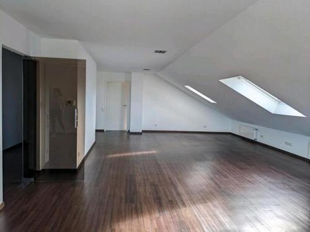 2.5 Zi DG Wohnung renoviert mit Klimaanlage