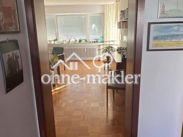 2,5 Zi Wohnung Hochparterre mit Nord und Süd Balkon in ruhiger Lage, Tiefgarage, geringe Nebenkosten
