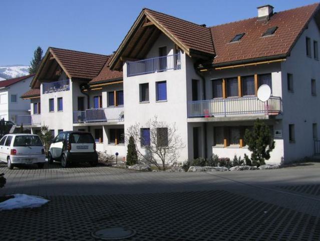 2.5 Zi Wohnung mit Sitzplatz und Schlossblick